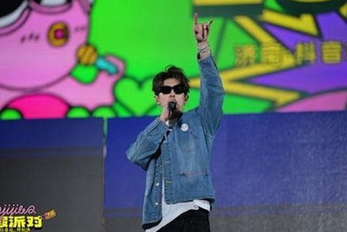 娱乐圈小说推文热潮，幕后真相逐步揭晓！