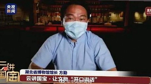 杨幂网络直播现身，国产主播风采引关注